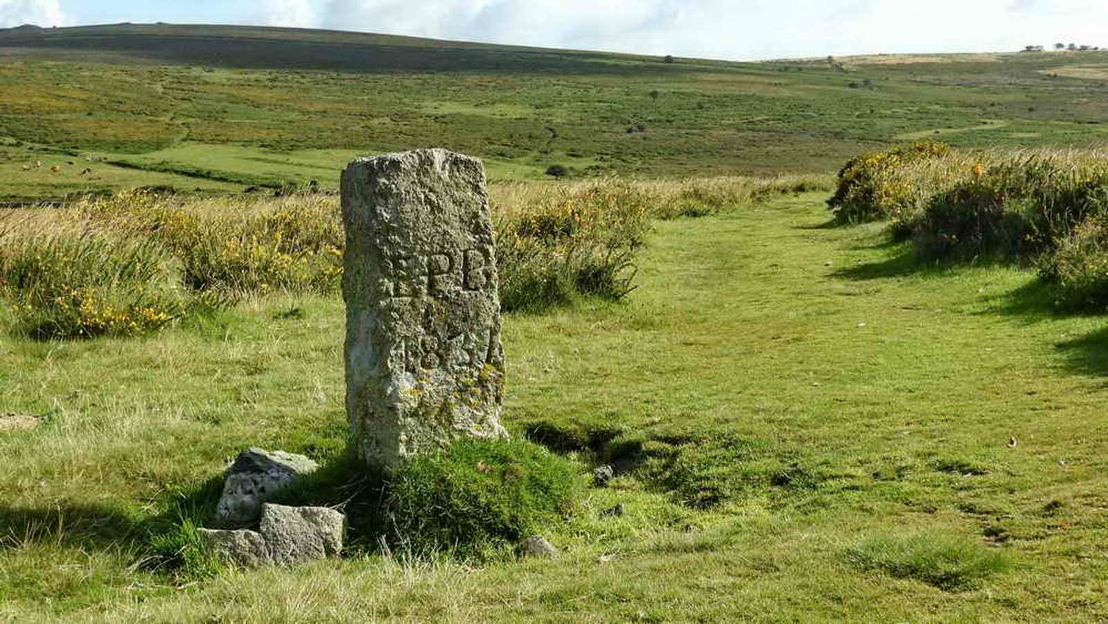 The first EPB 1837 Buckland Manor stone encountered on the walk, at SX73913 74153