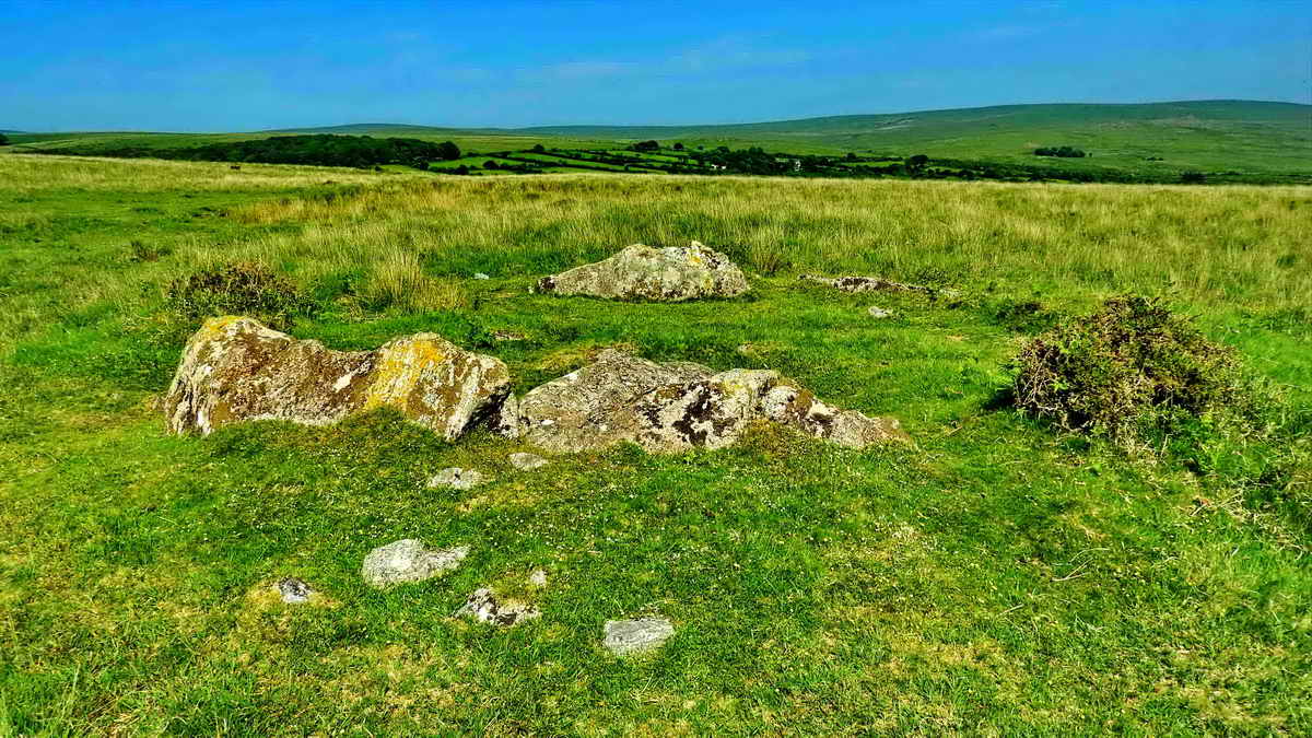 Kerbed Ring Cairn. SX 54700 64955