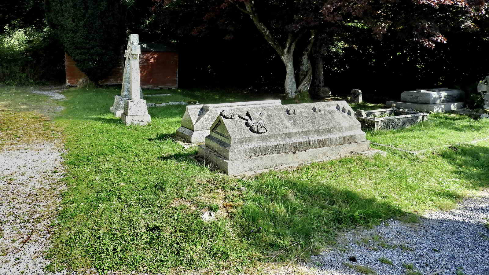 Thomas’ grave is in nearby Leusdon Graveyard