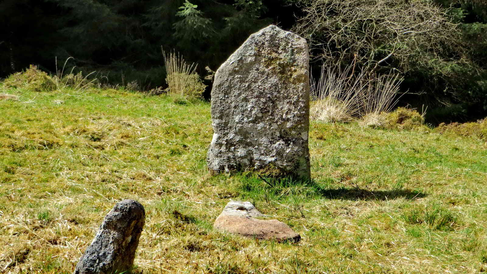 Closer view of the blocking stone