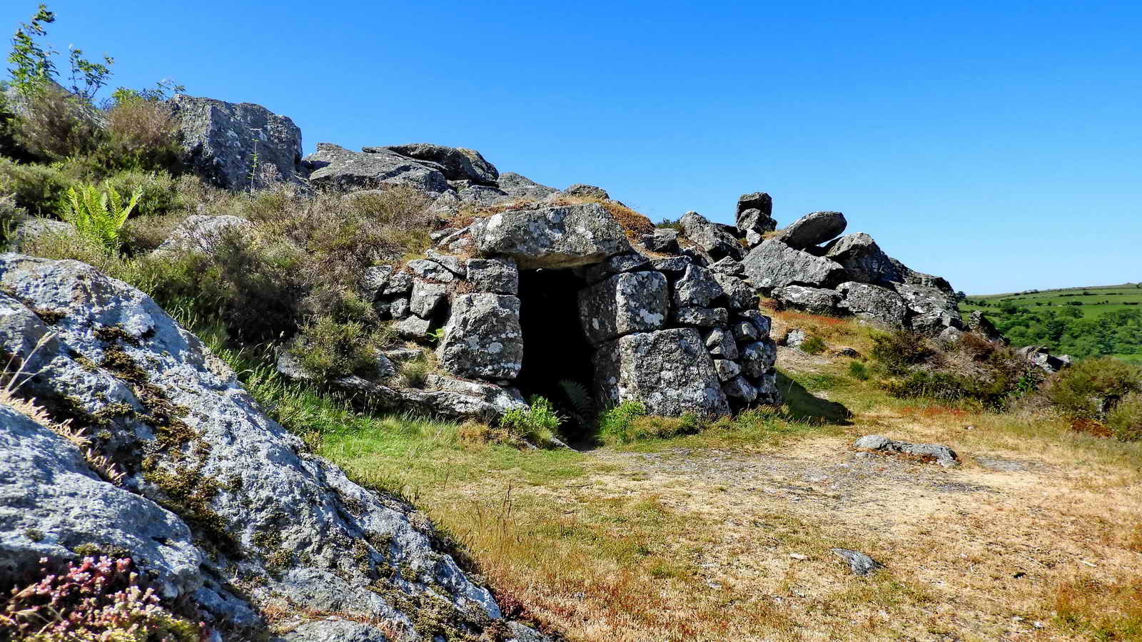 Quarryman’s hut below Holwell Quarry,  SX 75073 77784