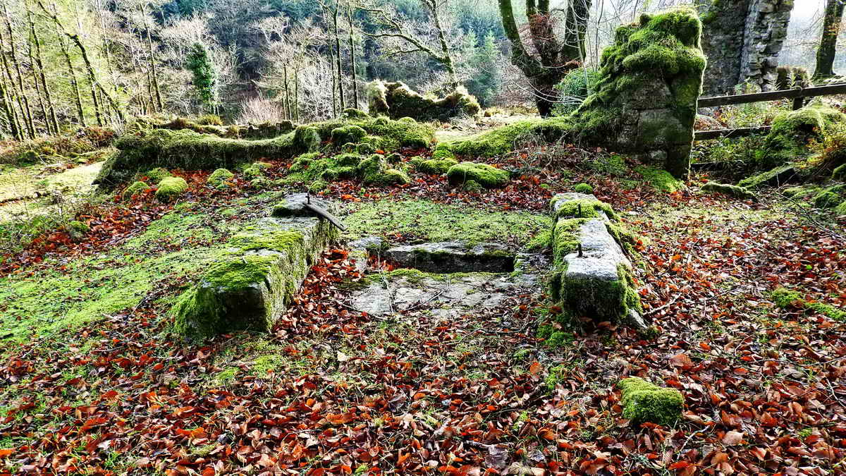 A feature located around the back of the ruined farm buildings, or accessed by going up the track past the ruins and cutting back, up to the left