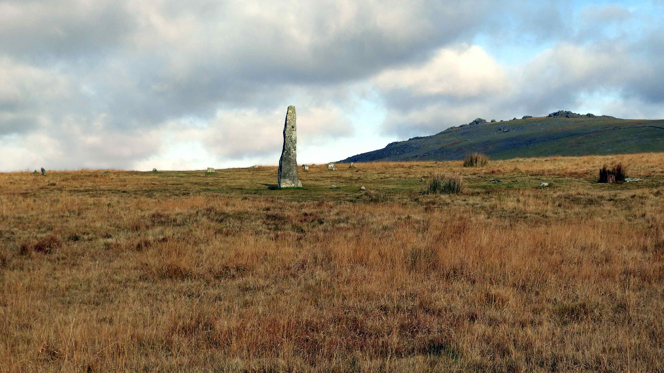 Menhir and circle looking west/north-west