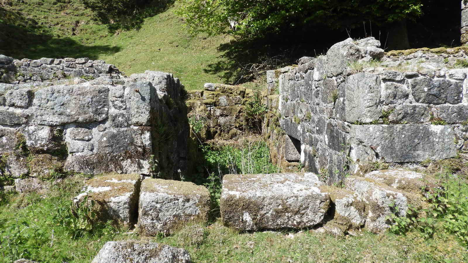 The presumed water wheel pit