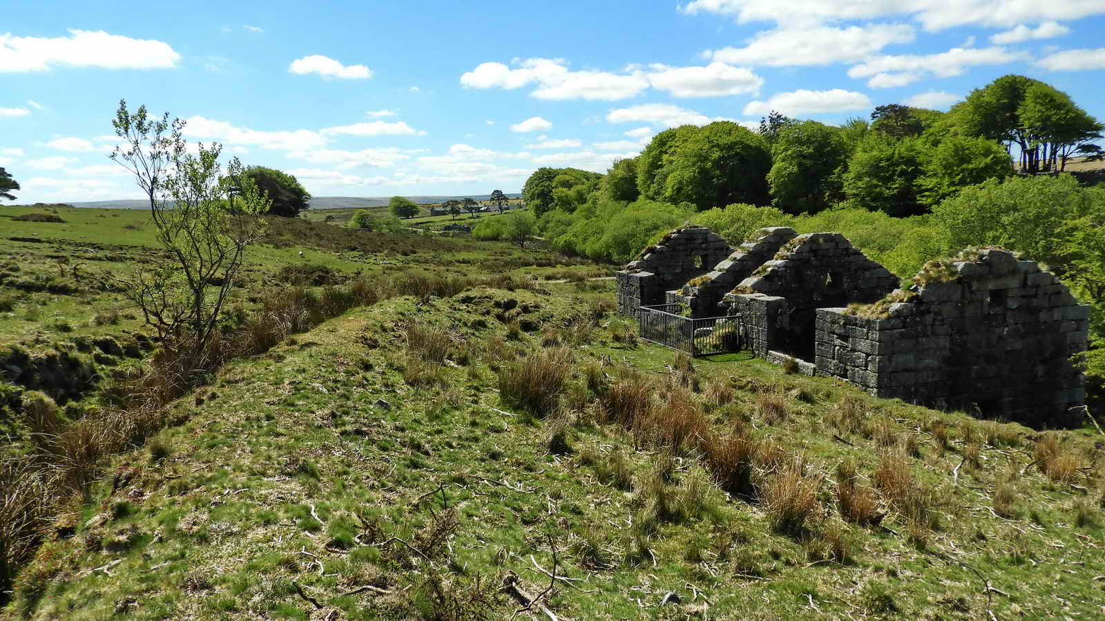 6 (2) Incorporation Mill outflow leat running towards the previous building, 7(3)