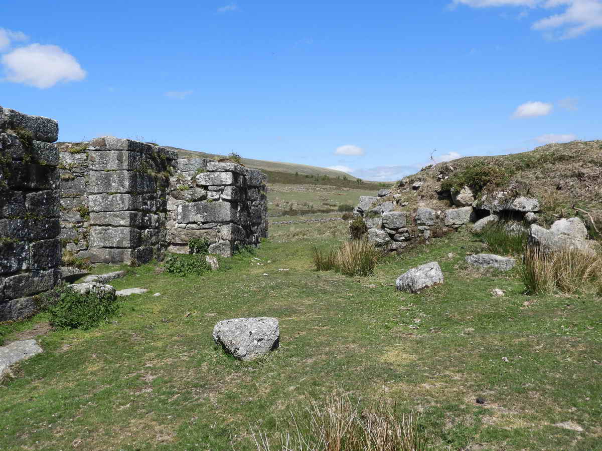 The raised bank on the right brought the leat to a launder that fed the waterwheel in the pit on the left